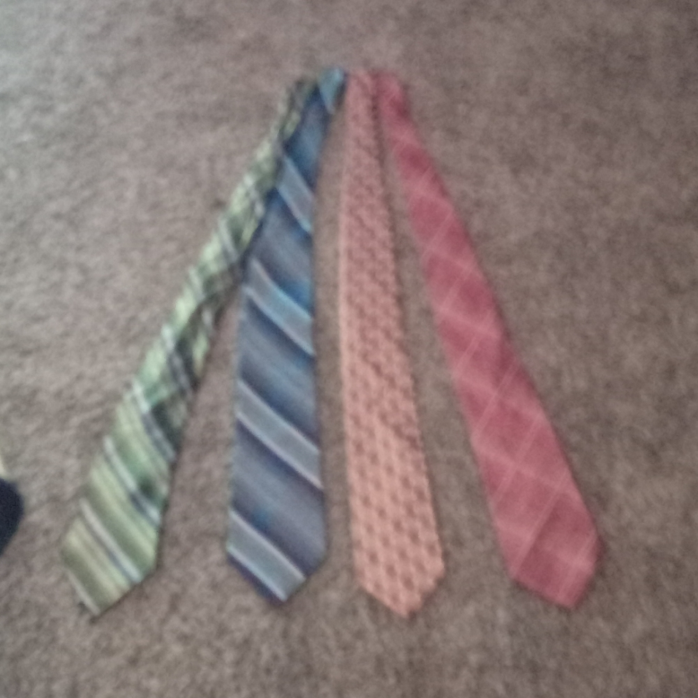 Four tie set